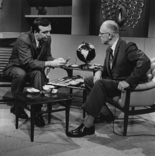 [Larry Attebery interviewing Siegfried Horn on WMAQ-TV's show entitled Today in Chicago]