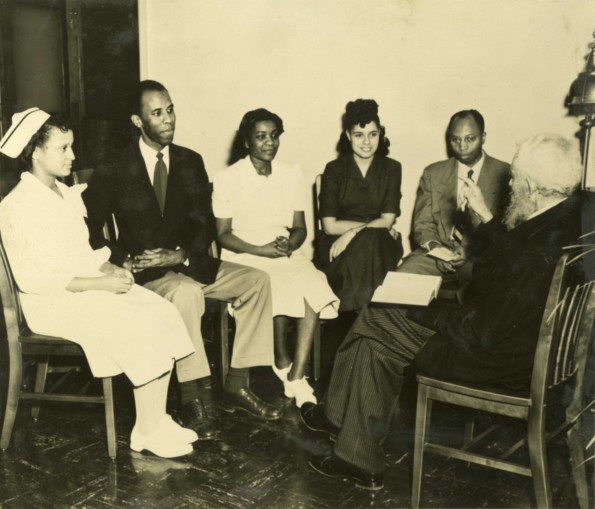 [Charles M. Kinney talking with a group of people associated with the Riverside Sanitarium]