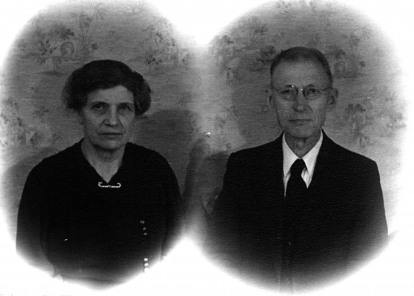 Peter E. Berthelsen and his wife, were pioneer Danish-American Seventh-day Adventist workers