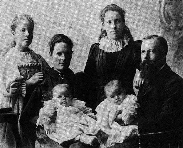 W. C. and May White with Ella, Mabel, and the twin boys Herbert and Henry