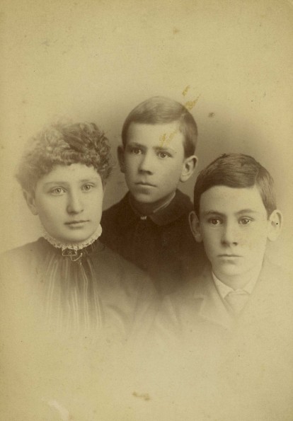 Unknown children, Loa Johenalee (?)