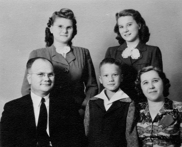 Melvin Skadsheim and family