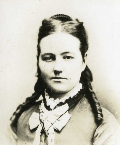 Sarah E. Nicola
