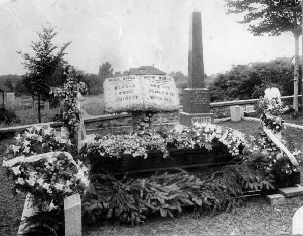 Ellen G. White's burial service at Oak Hill Cemetery in Battle Creek, Mich.