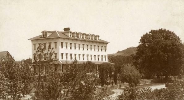 Heraldsburg College student home