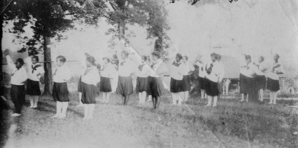 Oakwood College girls physical education class, early 1900s
