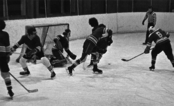 Kingsway College students play ice hockey