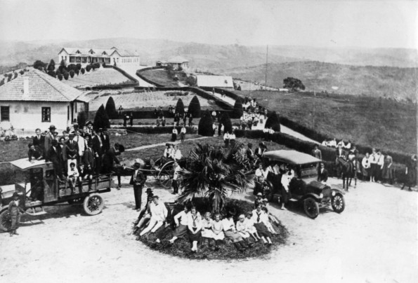 Brazil College students, 2 vehicles, and a part of the campus, 1920s