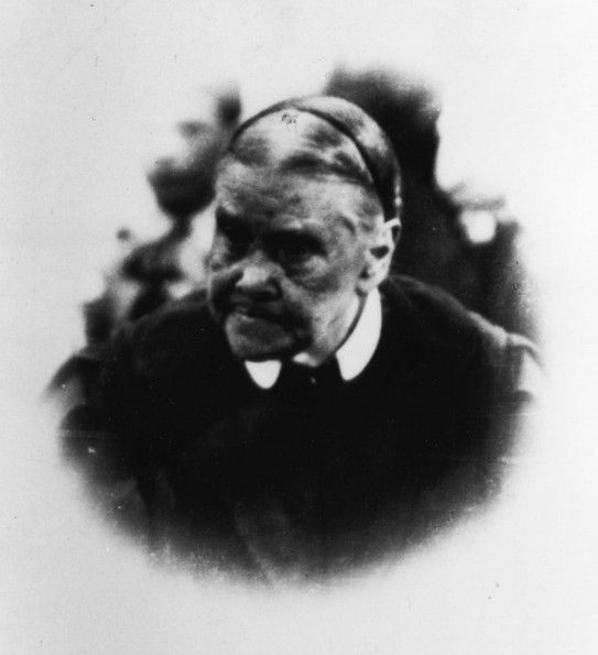 Ellen G. White talking to local church chool children at Sanitarium, California, 1913.