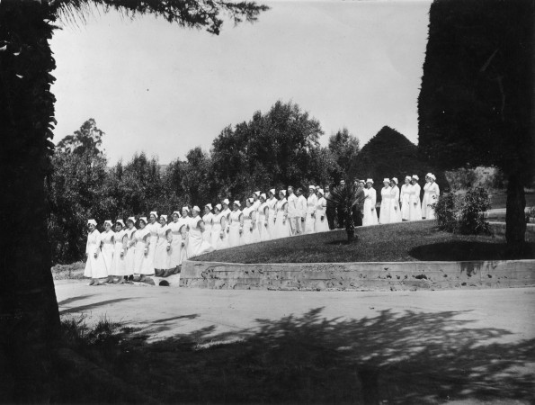 Paradise Valley Sanitarium nurses and other staff, 1919