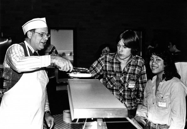 Andrews University president Joseph Grady Smoot serving students pizza
