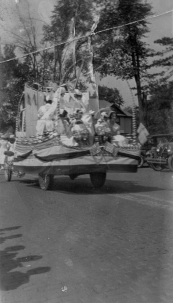 Hinsdale Sanitarium and Hospital staff participate in a parade
