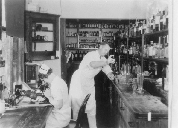 Hinsdale Sanitarium and Hospital medical laboratory