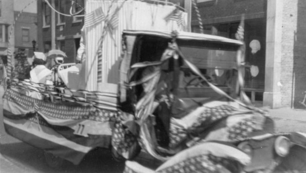Hinsdale Sanitarium and Hospital staff participate in a parade