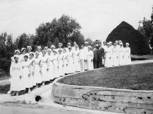 Paradise Valley Sanitarium nurses and other staff, 1919
