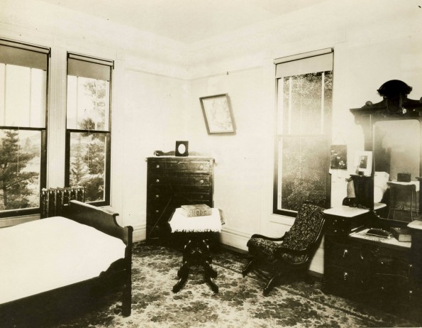 Ellen G. White's bedroon at Elmshaven