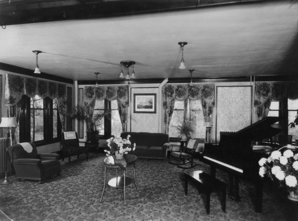 Hinsdale Sanitarium and Hospital parlor