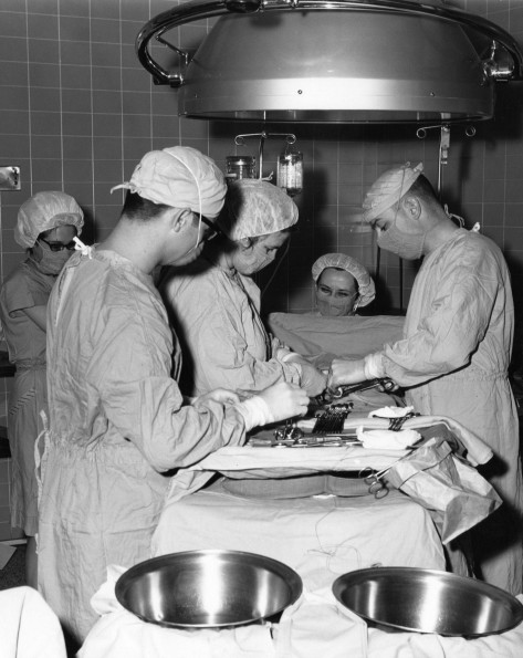 Hinsdale Sanitarium and Hospital surgical team at work
