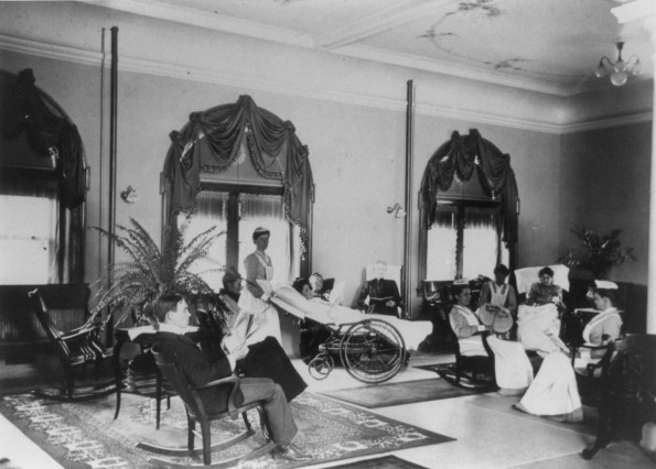 Hinsdale Sanitarium guests enjoy a parlor