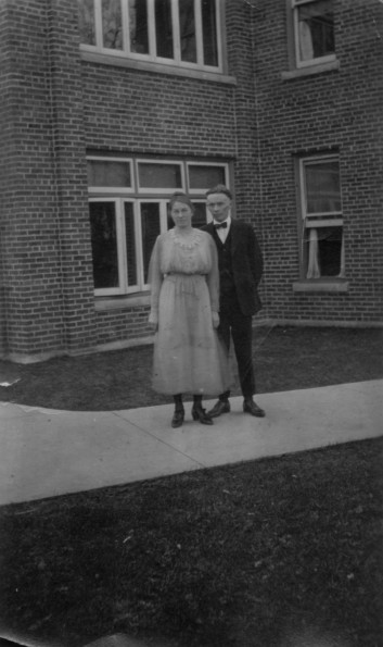 Hinsdale Sanitarium and Hospital student or staff, Lewis Earl Ford and his wife