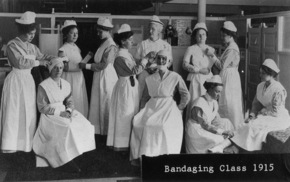 Battle Creek Sanitarium nurses in Bandaging class, 1915