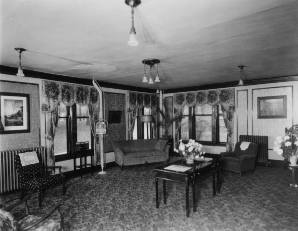Hinsdale Sanitarium and Hospital parlor