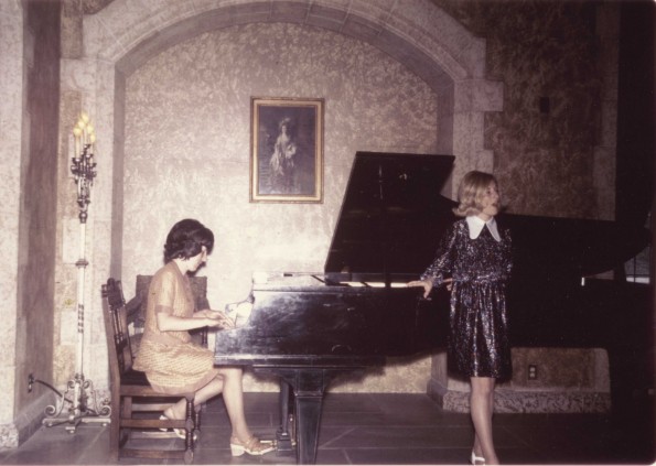 Andrews University alumi artist Alice Schram and Estelle Jorgenson on tour