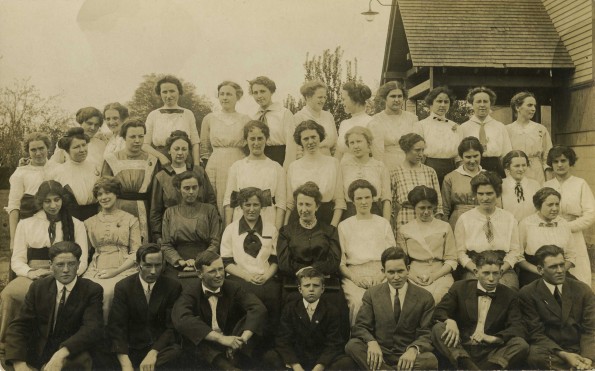 Emmanuel Missionary College students posing in front of Administration building about 1915