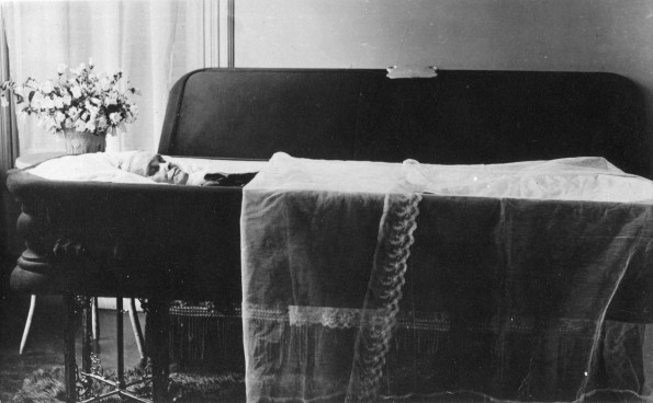 [Ellen G. White in her coffin]