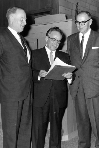 [Floyd Rittenhouse and Walter Beach talking before the dedication of the James White Library]