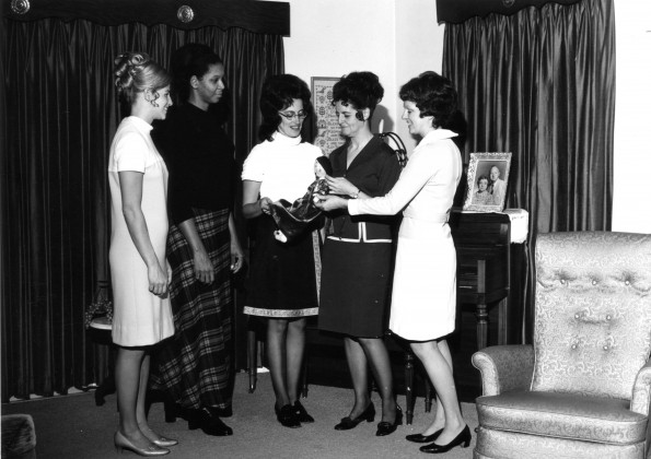 [Andrews University Women's Club tour of homes]