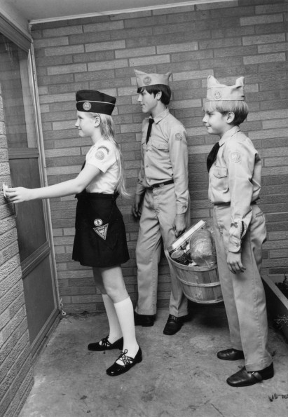 [Pathfinders of Berrien Springs, Michigan delivering food gathered from the annual Thanksgiving food drive]