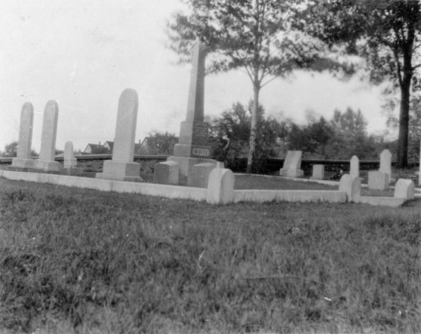 [Ellen G. White's burial site in the Oak Hill Cemetery 1915]