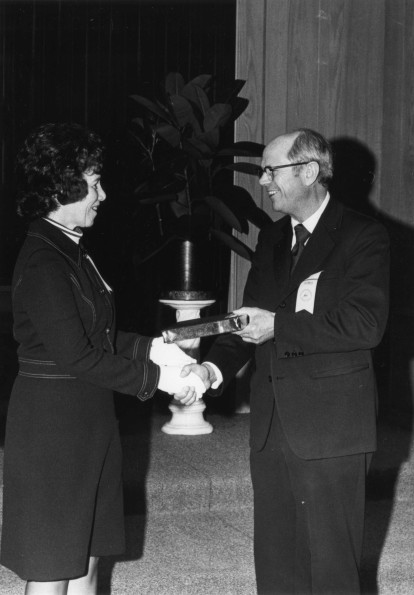 [Richard Hammill presents an award to Elsie Landon Buck]