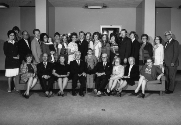[The Kenneth Wright family reunion during Andrews University's 1973 alumni homecoming]