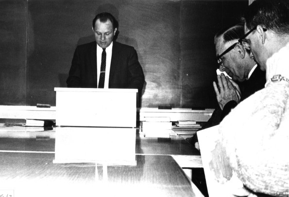 Richard Ritland presenting to Andrews University alumni