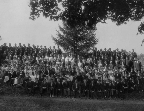 [Students and faculty of Emmanuel Missionary College, 1915]