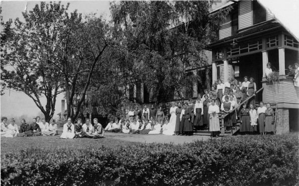 [Women living in Birch Hall at Emmanuel Missionarry College]