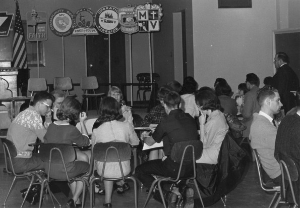 [MV leadercraft students discuss new  group dynamics  in a session at Andrews University]