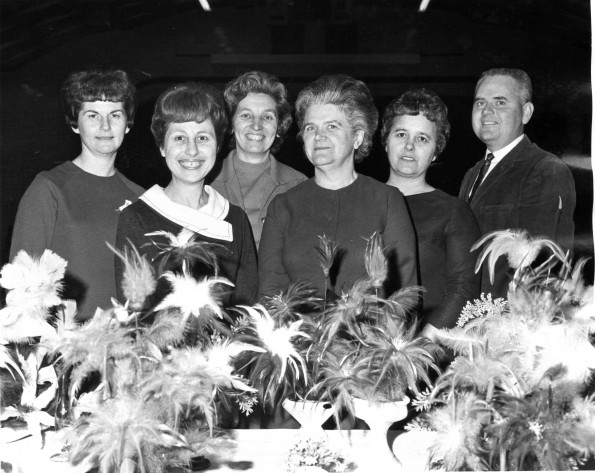 [Craft and hobby show planning committee]