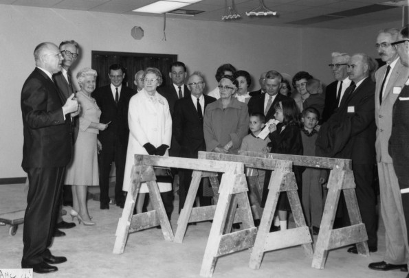 Alumni listen to V. E. Garber, on campus tour