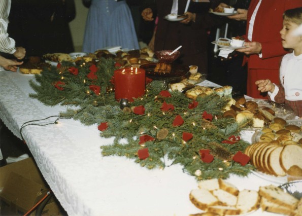 [Christmas breakfast held in the basement of Pioneer Memorial Church in 1986]