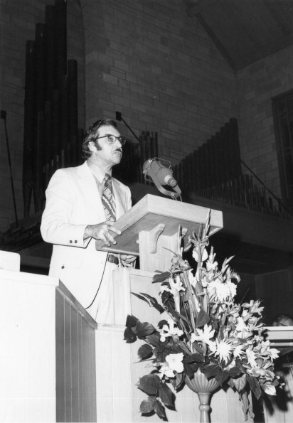 [Andrew Leonie speaking at Andrews University's 1972 alumni homecoming]