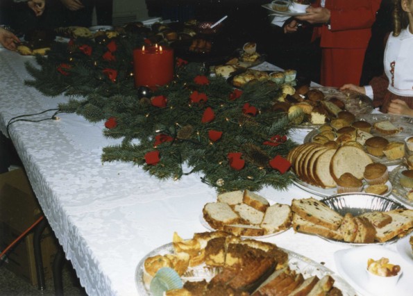 [Christmas breakfast held in the basement of Pioneer Memorial Church in 1986]