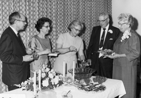Andrews University president Richard Hammill and his wife Dena Hammill talk with Andrews University alumni at South-Western Michigan Chapter