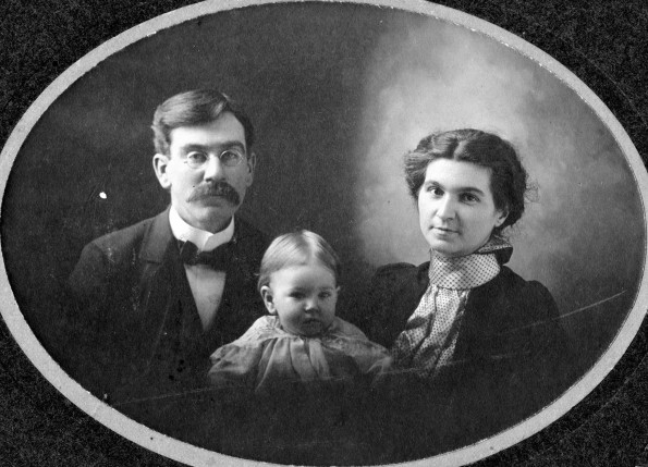 [Herbert, Minnie Belle, and Vivian Blythe Owens]
