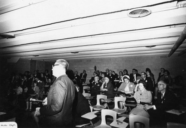Leonard Hare makes a presentation to Andrews University alumni South-Western Michigan Chapter