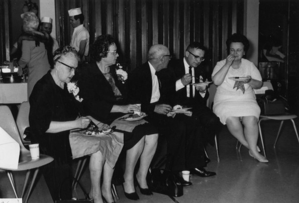 Alumni of Andrews University enjoy a meal at Homecoming