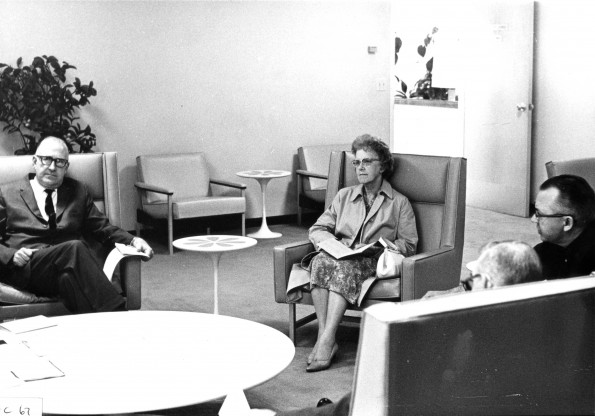 Alumni sitting on comfortable chairs