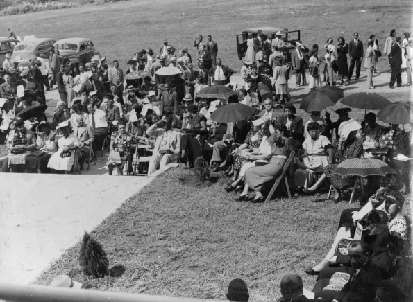 [Crowd at the dedication program for the "new" Riverside Sanitarium building]